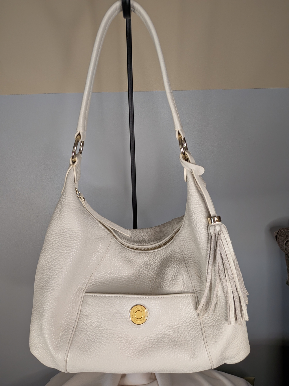 Isaac Mizrahi Ivory Pebbled Leather Hobo Shoulder Bag Tassel Gold Feet EUC